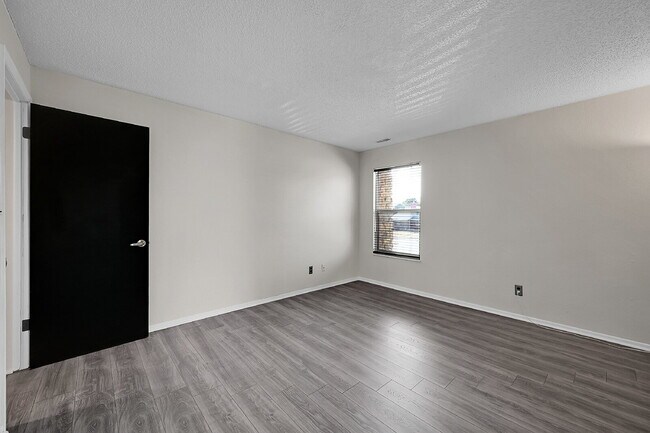 Building Photo - $1,375 - 1 bed, 1 bath located in Colorado Spring with New In Unit Laundry!