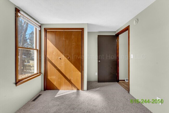 Building Photo - 110 W Elm St