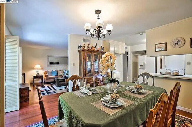 Building Photo - 36264 Brighton Ct