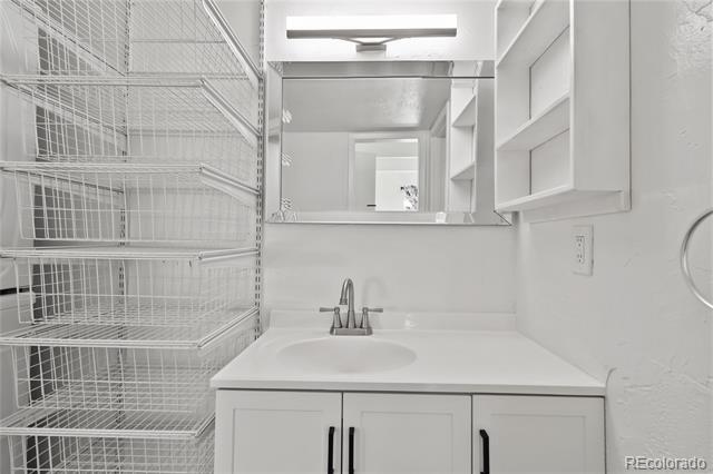 Building Photo - 2525 S Dayton Way