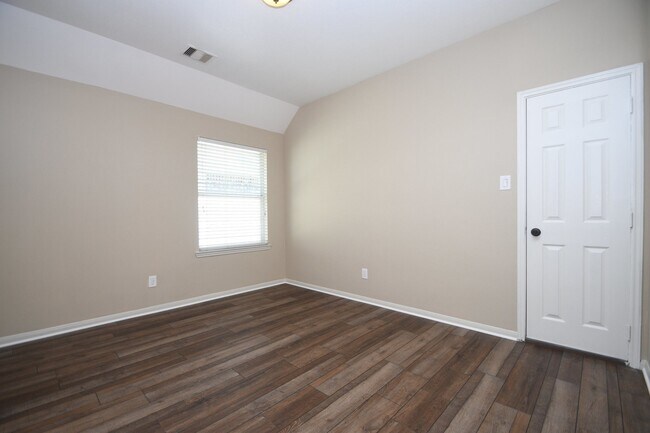 Building Photo - 606 Whitney Oaks Ln