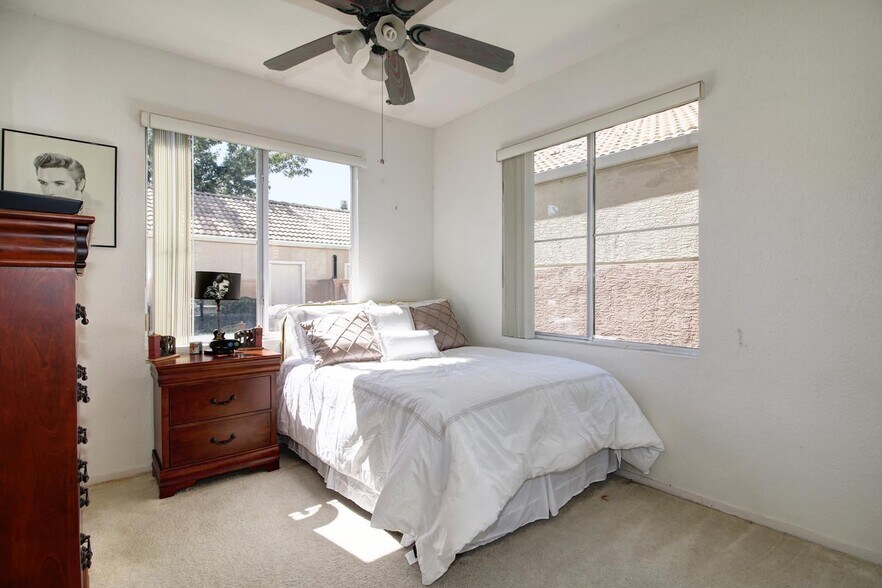 Building Photo - 3 br, 3 bath House - 9171 E Laguna Way