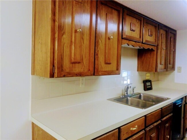 Building Photo - 8226 Summer Side Dr