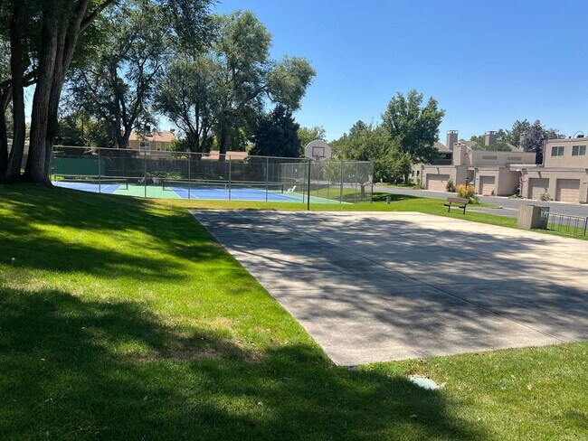 Building Photo - Rare Opportunity to Rent a Park Place Town...