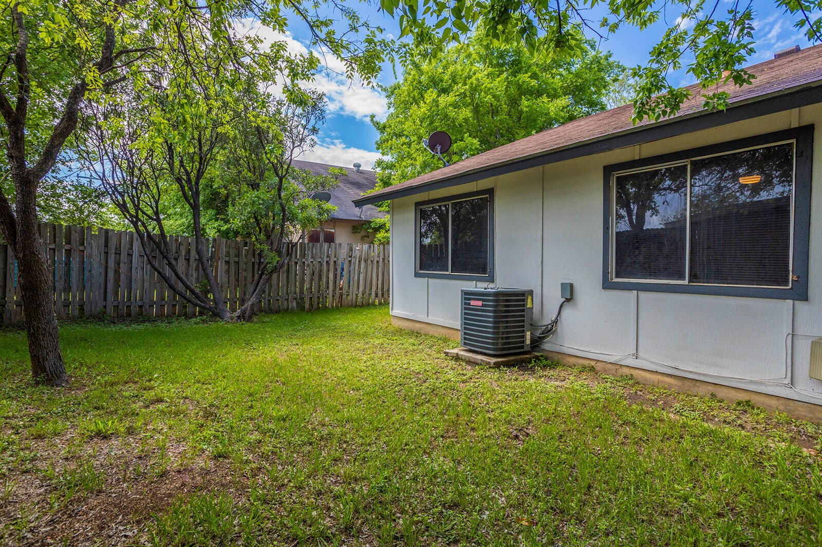 Building Photo - 5275 Meadow Rise St