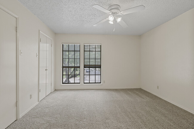 Building Photo - 15221 Berry Trail