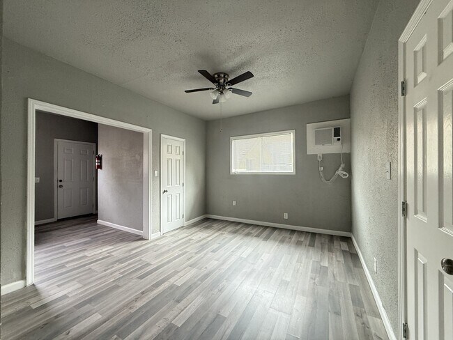 Building Photo - 221 Caylor St