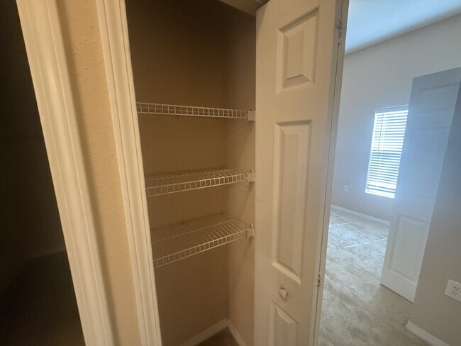 Building Photo - FOR RENT:  3 BEDROOM 2 BATHROOM CONDO LOCATED IN TIMBER RUN