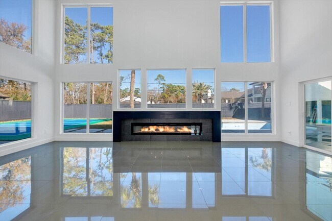 Building Photo - 12564 Memorial Dr