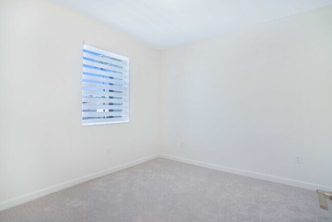 Building Photo - Brand new Townhome 3/2.5  Maximum 2 Cars
