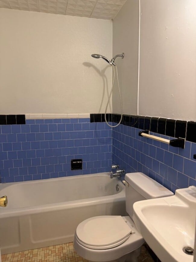 Building Photo - Two Bedroom