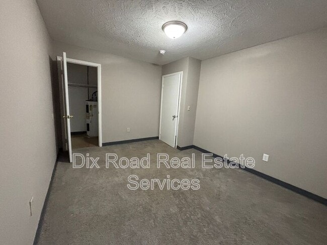 Building Photo - 430 Bellbrook Ave