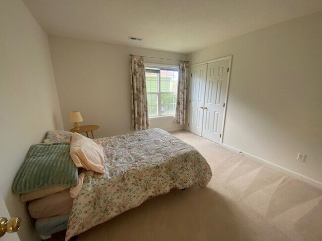 Building Photo - Introducing a charming 3-bedroom, 2-bathro...