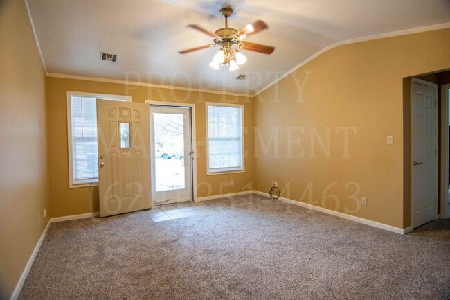 Building Photo - 2 Bedroom 2 Bath