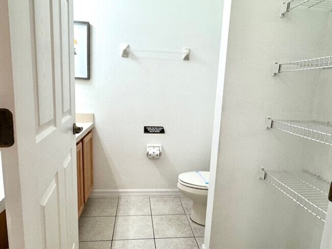 Building Photo - Kissimmee Townhome For Rent - Fully Furnished with 3 Bedrooms 2.5 Baths