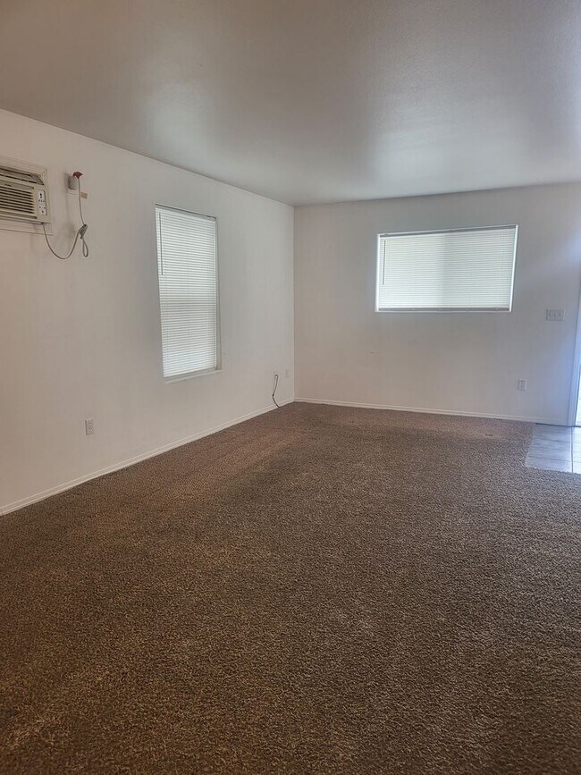 Building Photo - 215-217 K Street -Duplex