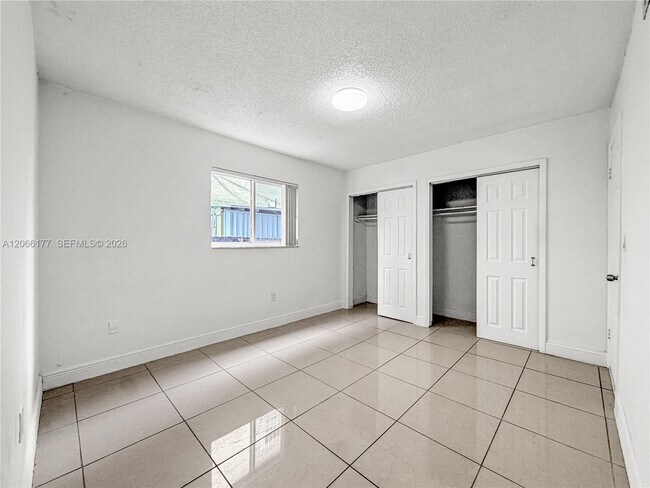 Building Photo - 9103 SW 38th St