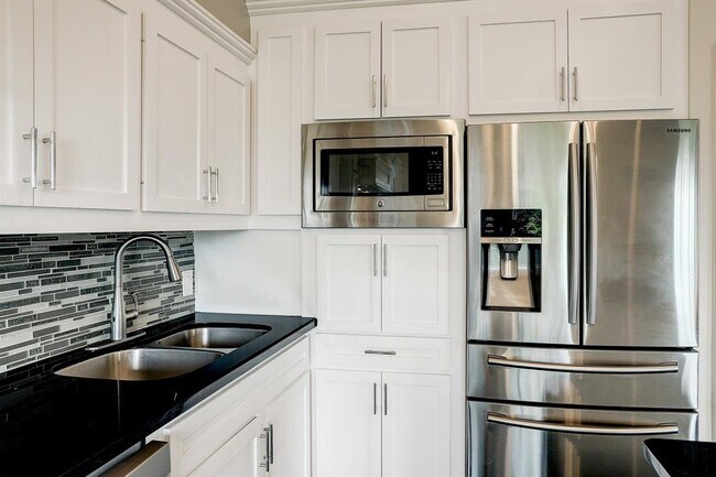 Building Photo - 2613 Waugh Dr