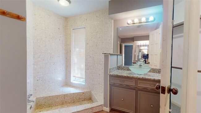 Building Photo - 12618 Misty Valley Dr