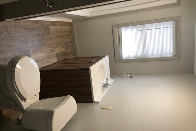 Bathroom - 112 W 1st St S