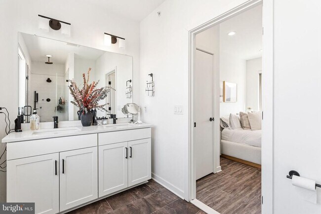 Building Photo - 2006 Northbank Pl