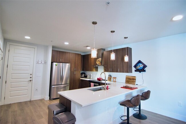 Building Photo - 2213 Poquito St