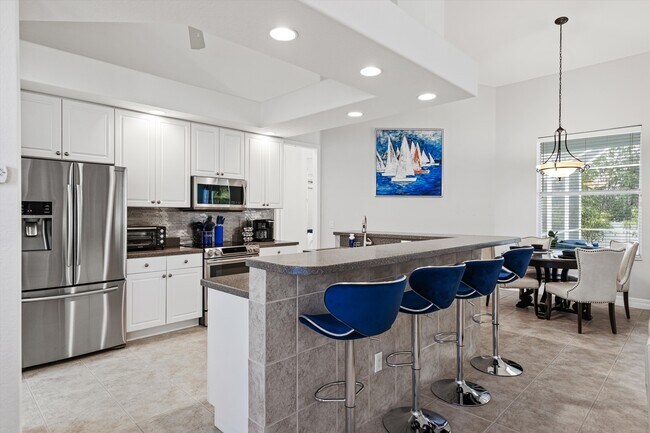 Building Photo - 3219 SW 7th Ln