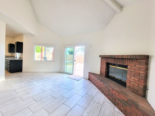 Building Photo - Pool House By Temecula Mall- Just Pure Ele...