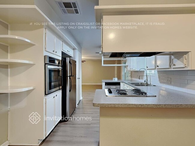 Building Photo - 743 S Iowa Ave