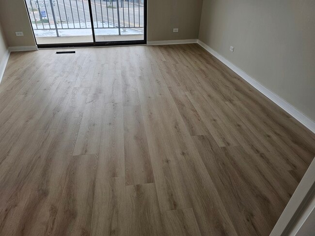 Building Photo - 3900 W 95th St