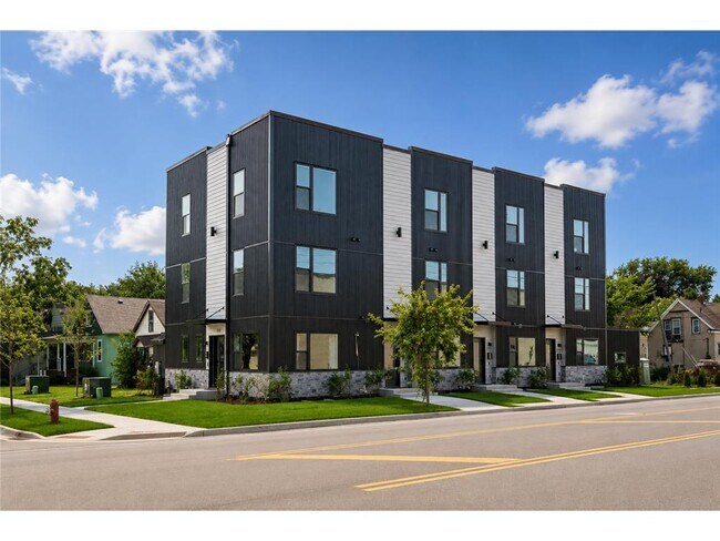 Building Photo - 1117 26th Ave SE