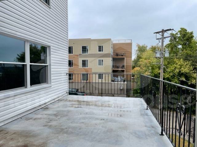 Building Photo - 301 3rd St S