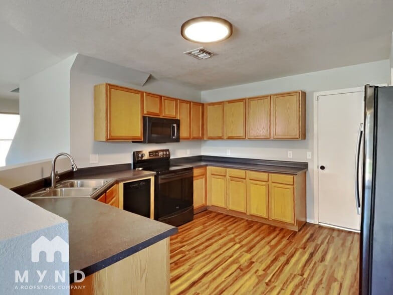 Building Photo - 5748 S Manta Ray Rd