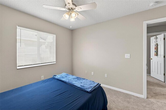 Building Photo - 11812 Lynmoor Dr