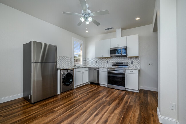 Building Photo - 35797 Rosedown Ln