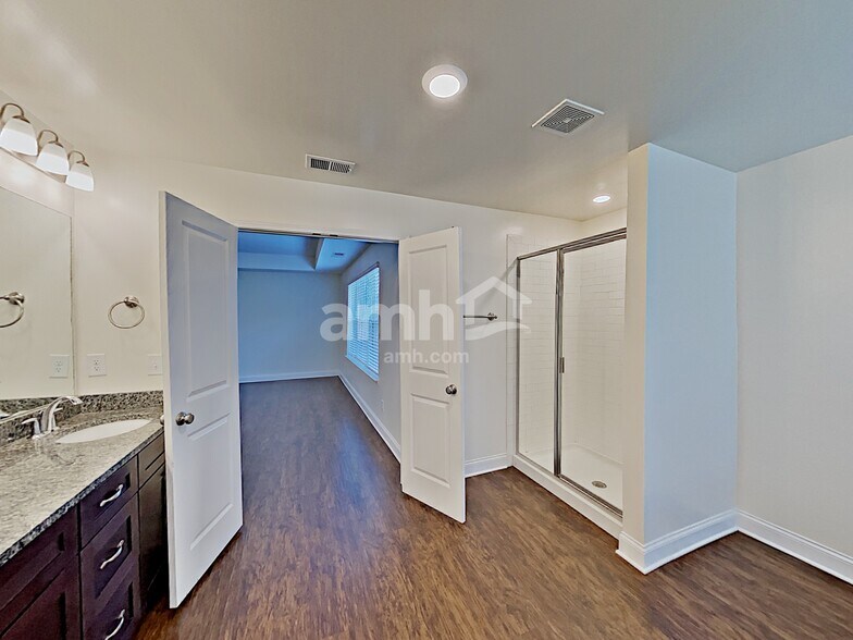 Building Photo - 5825 Winding Lakes Dr