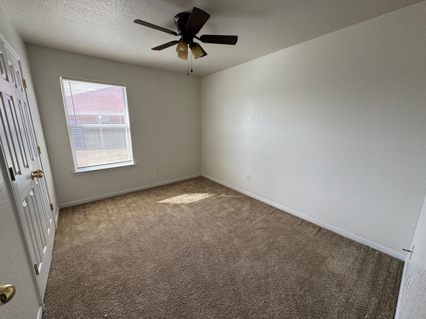 Building Photo - 1906 Charleston Ct