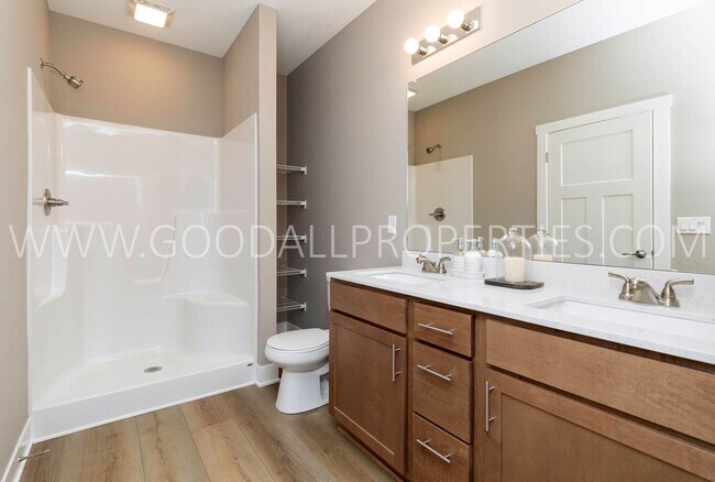 Building Photo - Stunning ranch-style home in Altoona featuring 4 bedrooms and 3 bathrooms, with a finished walk-o...