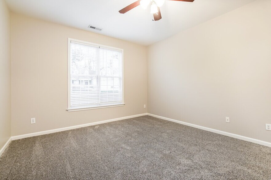 Building Photo - 125 Pearson Place