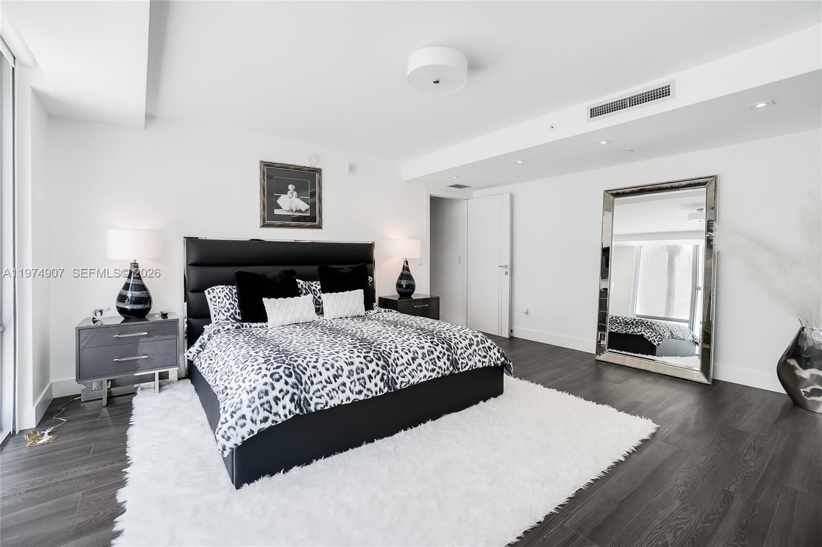 Building Photo - 2900 NE 7th Ave