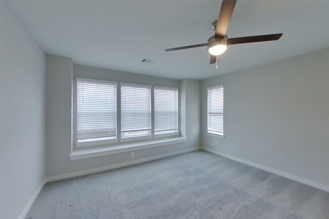 Building Photo - 9835 Willow Creek Commerce Dr