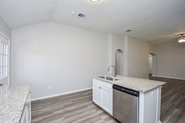 Building Photo - 946 Oak Falls Dr