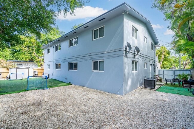 Building Photo - 661 NE 61st St