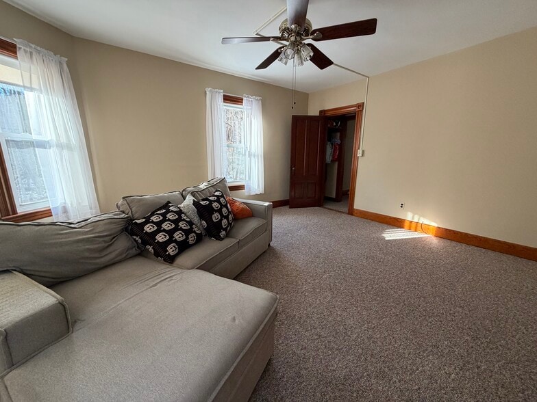 Building Photo - 16 Nichols St