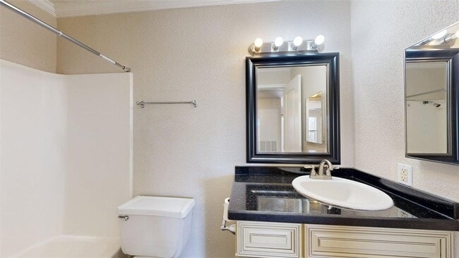 Building Photo - 904 University Oaks Blvd