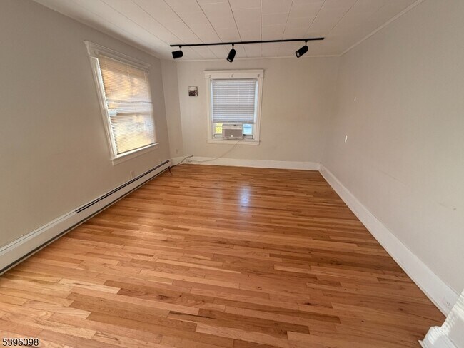 Building Photo - 38 Morris Ave