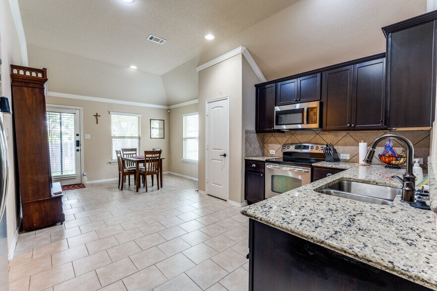 Building Photo - 129 Buckskin Way