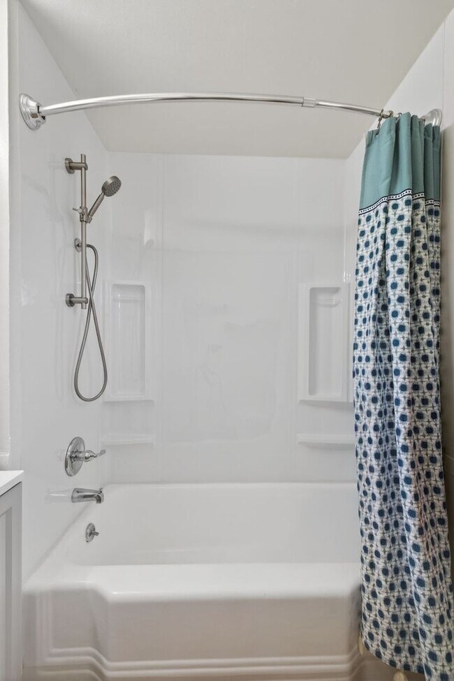 Building Photo - Welcome to Reno Nevada’s Biggest Little BnB !!