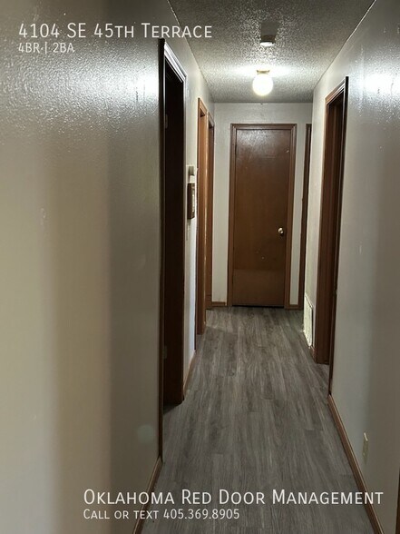 Building Photo - 4104 SE 45th Terrace