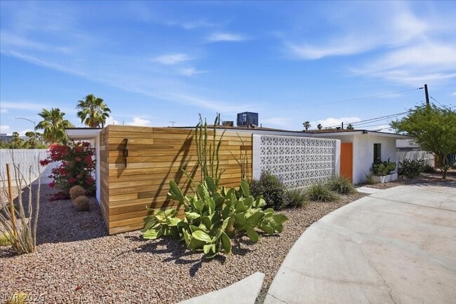Building Photo - 701 Canosa Ave